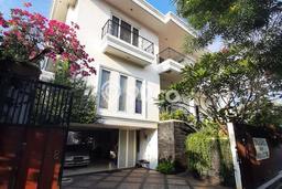Rumah Luxury Modern Tanpa Renovasi di Kemanggisan Jakarta Barat Rumah Luxury Modern Tanpa Renovasi di Kemanggisan Jakarta Barat