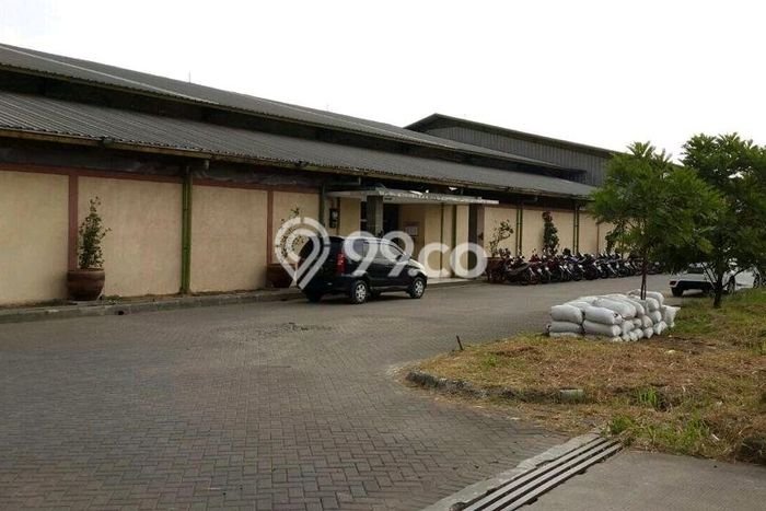 INVESTASI POTENSIAL! Gudang Kawasan Soekarno Hatta, Luas 2400m², Kawasan Bisnis INVESTASI POTENSIAL! Gudang Kawasan Soekarno Hatta, Luas 2400m², Kawasan Bisnis