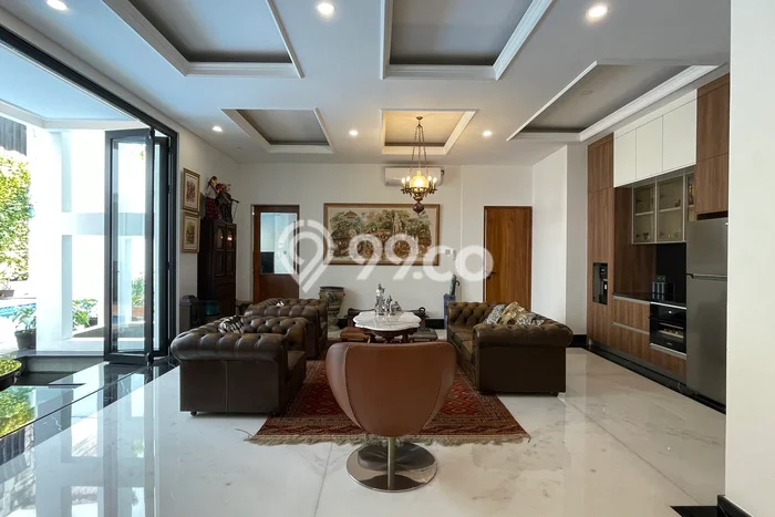 Disewakan! Rumah 4 Kamar Tidur &
7 Kamar Mandi di Kemang, Jakarta Selatan Disewakan! Rumah 4 Kamar Tidur &
7 Kamar Mandi di Kemang, Jakarta Selatan