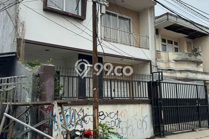 Disewakan! Rumah 4 Kamar Tidur &
3 Kamar Mandi di Green garden, Jakarta Barat Disewakan! Rumah 4 Kamar Tidur &
3 Kamar Mandi di Green garden, Jakarta Barat