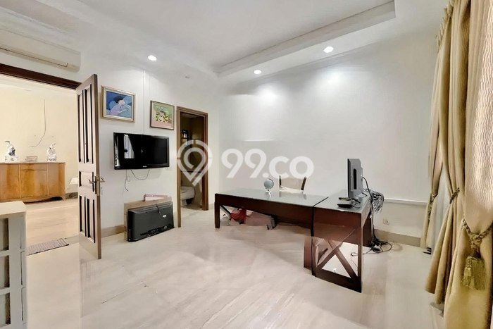 Siap Huni Hunian Elit 5 Kamar di Menteng Dekat ke Mana Pun Siap Huni Hunian Elit 5 Kamar di Menteng Dekat ke Mana Pun