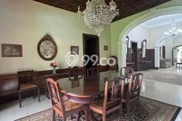 Siap Huni Hunian Elit 7 Kamar di Menteng Dekat ke Mana Pun Siap Huni Hunian Elit 7 Kamar di Menteng Dekat ke Mana Pun