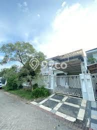 Rumah Elit LB 275m2 Siap Pakai Desain Elegan di Keputih, Surabaya Rumah Elit LB 275m2 Siap Pakai Desain Elegan di Keputih, Surabaya