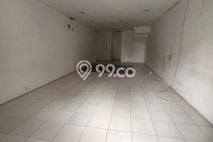 Disewakan Ruko komersial di Sragen luas bangunan 180m2 Disewakan Ruko komersial di Sragen luas bangunan 180m2