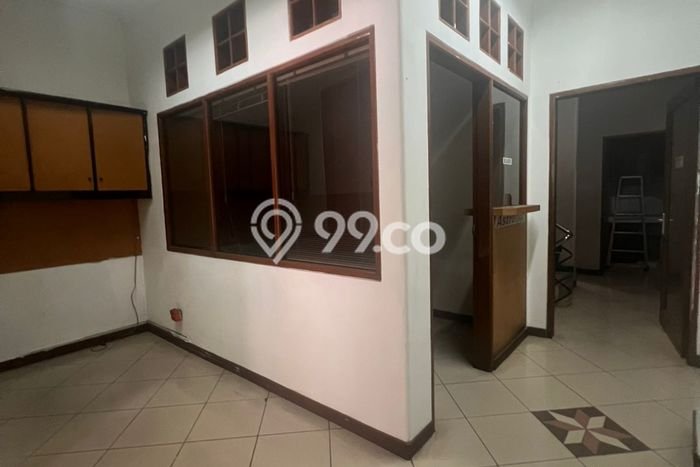 Lokasi Strategis! Dijual Kantor Bisnis di Kebayoran Baru, Jakarta Selatan Kondisi Baik Lokasi Strategis! Dijual Kantor Bisnis di Kebayoran Baru, Jakarta Selatan Kondisi Baik