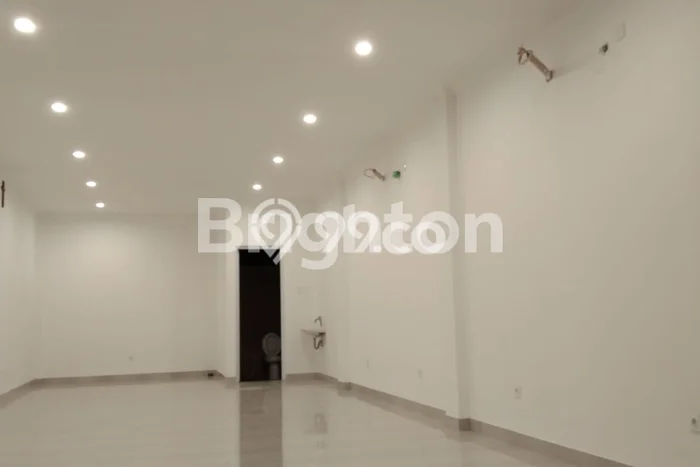 FOR RENT! Ruko di Kerobokan Kelod Cocok untuk Bisnis 65m2 FOR RENT! Ruko di Kerobokan Kelod Cocok untuk Bisnis 65m2