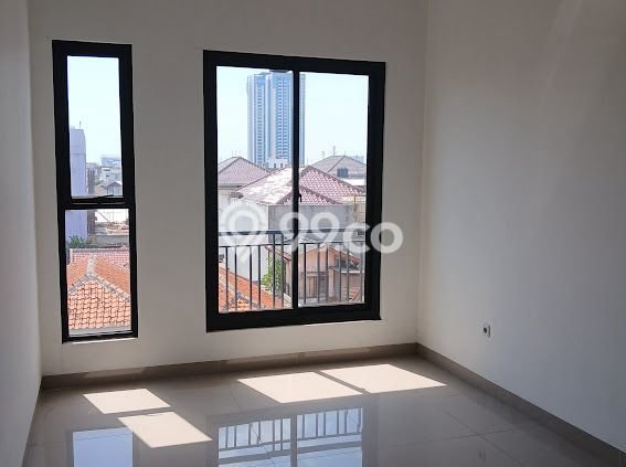 Jual Rumah Bagus Siap Huni LB 153m2 di Kebon Jeruk, Jakarta Barat Jual Rumah Bagus Siap Huni LB 153m2 di Kebon Jeruk, Jakarta Barat