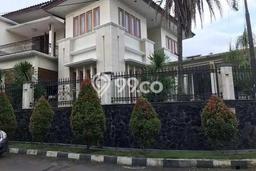 Ready to Use! Luxury House LT 510m2 Desain Modern di Kemanggisan Ready to Use! Luxury House LT 510m2 Desain Modern di Kemanggisan