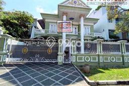 Rumah Elit LB 600m2 Siap Huni Desain Elegan di Intercon, Jakarta Barat Rumah Elit LB 600m2 Siap Huni Desain Elegan di Intercon, Jakarta Barat
