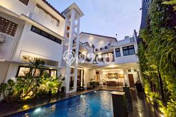 Ready to Use! Premium House LT 430m2 Desain Modern di Kemang Ready to Use! Premium House LT 430m2 Desain Modern di Kemang