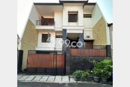 Rumah Luxury Modern Tanpa Renovasi di Rawamangun Jakarta Timur Rumah Luxury Modern Tanpa Renovasi di Rawamangun Jakarta Timur