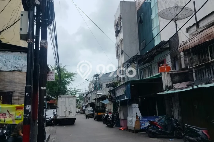 Rumah Luxury Modern Tanpa Renovasi di Jembatan Besi Jakarta Barat Rumah Luxury Modern Tanpa Renovasi di Jembatan Besi Jakarta Barat