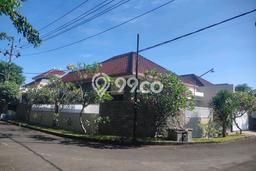 Ready to Use! Premium House LT 275m2 Desain Modern di Manyar Ready to Use! Premium House LT 275m2 Desain Modern di Manyar
