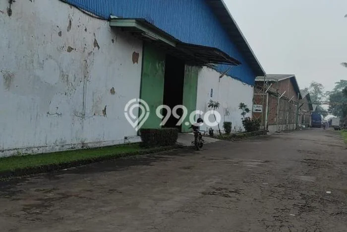 Unit Gudang Disewakan di Leuwi Gajah di Area Ramai & Strategis Unit Gudang Disewakan di Leuwi Gajah di Area Ramai & Strategis