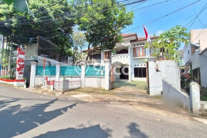 Ready to Use! Premium House LT 732m2 Desain Modern di Cijantung Ready to Use! Premium House LT 732m2 Desain Modern di Cijantung
