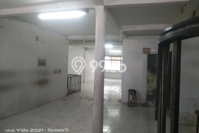 Disewakan Ruko di Kawasan Ramai Roxy Luas 300m2 Disewakan Ruko di Kawasan Ramai Roxy Luas 300m2