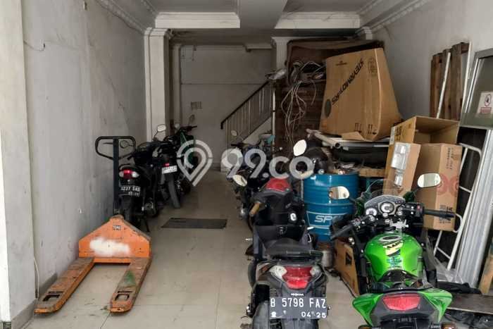 Ruko Dijual di Cengkareng LT 56m2, LB 168m2 untuk Investasi Ruko Dijual di Cengkareng LT 56m2, LB 168m2 untuk Investasi