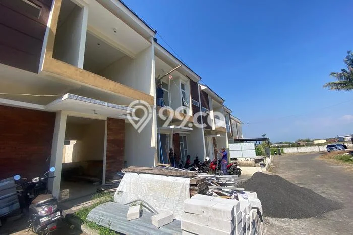 Tersedia Vila Kawasan , Ukuran 66m2m², Akses ke transportasi Tersedia Vila Kawasan , Ukuran 66m2m², Akses ke transportasi