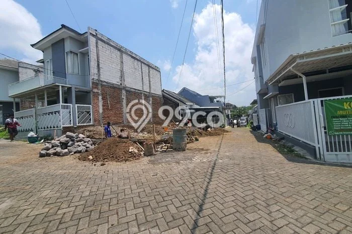 Rumah lokasi , Malang, Luas 84m2m² Bangunan 128m2m² Rumah lokasi , Malang, Luas 84m2m² Bangunan 128m2m²