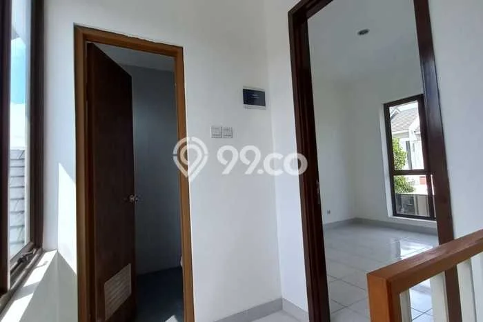 For Sale Rumah 2 Kamar Lokasi Strategis Nyaman dan Strategis di BSD For Sale Rumah 2 Kamar Lokasi Strategis Nyaman dan Strategis di BSD