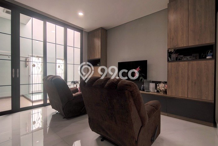 Jual Rumah Eksklusif 2 KT di BSD City, Tangerang Jual Rumah Eksklusif 2 KT di BSD City, Tangerang