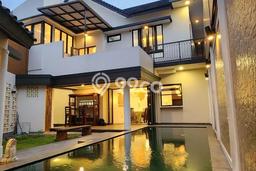 Rumah Elit LB 250m2 Siap Huni Desain Elegan di Bintaro, Tangerang Selatan Rumah Elit LB 250m2 Siap Huni Desain Elegan di Bintaro, Tangerang Selatan