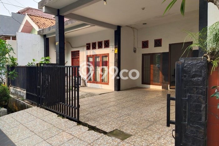Dijual Rumah 4 Kamar Lokasi Ideal Bagus dan Strategis di Pondok Aren Dijual Rumah 4 Kamar Lokasi Ideal Bagus dan Strategis di Pondok Aren