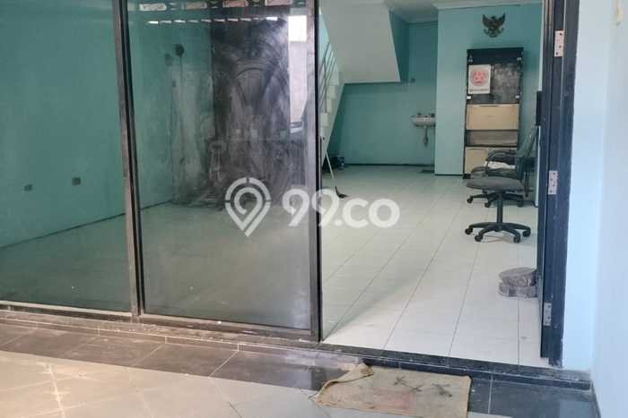 Ruko Bagus Dijual LB 200m2 Lokasi Strategis Surabaya Area Cocok untuk Berbisnis Ruko Bagus Dijual LB 200m2 Lokasi Strategis Surabaya Area Cocok untuk Berbisnis