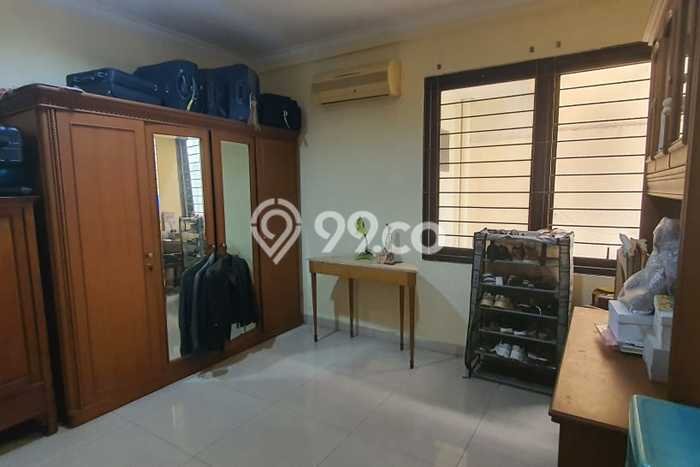 Jual Rumah Luas Elegan Dengan View Cantik di Pulomas, Jakarta Timur Jual Rumah Luas Elegan Dengan View Cantik di Pulomas, Jakarta Timur