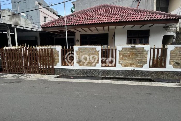 Rumah sewa siap pakai 5 Kamar Tidur di Tomang, Jakarta Barat Rumah sewa siap pakai 5 Kamar Tidur di Tomang, Jakarta Barat