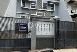 Ready to Use! Luxury House LT 197m2 Desain Elegan di Jelambar Ready to Use! Luxury House LT 197m2 Desain Elegan di Jelambar