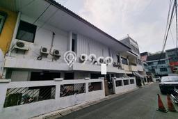 For Sale! Luxury House LT 300m2 Desain Elegan di Pasar Baru For Sale! Luxury House LT 300m2 Desain Elegan di Pasar Baru