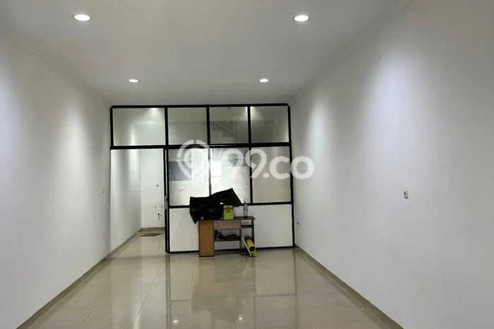 Disewakan Ruko di Kawasan Ramai Grogol Luas 340m2 Disewakan Ruko di Kawasan Ramai Grogol Luas 340m2