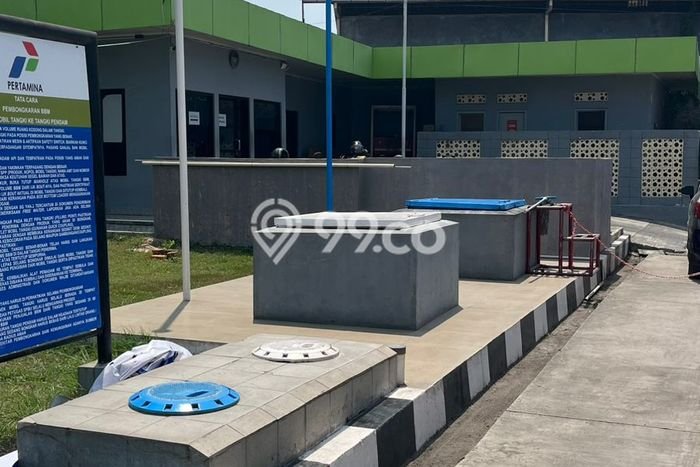 Unit Komersial Dijual di Karawang Barat Karawang Luas Tanah 1850m2, Luas Bangunan 300m2 Unit Komersial Dijual di Karawang Barat Karawang Luas Tanah 1850m2, Luas Bangunan 300m2