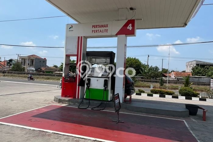 Unit Komersial Dijual di Karawang Barat Karawang Luas Tanah 1850m2, Luas Bangunan 300m2 Unit Komersial Dijual di Karawang Barat Karawang Luas Tanah 1850m2, Luas Bangunan 300m2