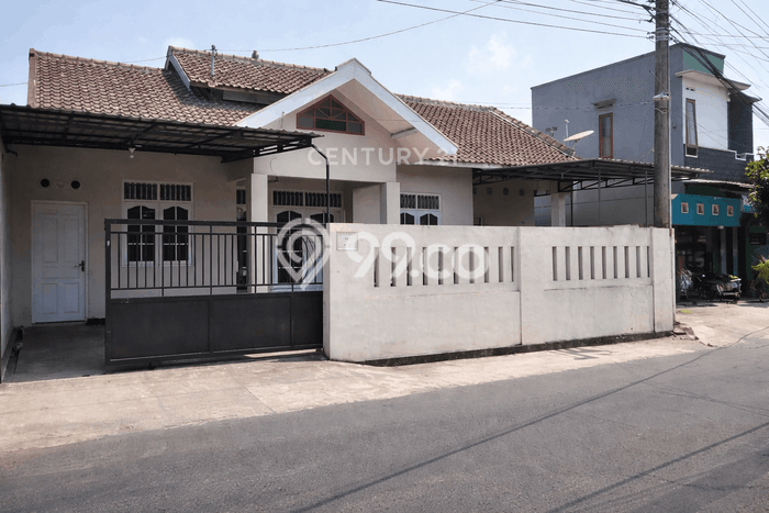 For Sale Rumah 4 Kamar Lokasi Ideal Bagus dan Strategis di Ngaglik For Sale Rumah 4 Kamar Lokasi Ideal Bagus dan Strategis di Ngaglik