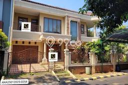 Rumah Mewah LB 318m2 Siap Pakai Desain Elegan di Cibubur, Jakarta Timur Rumah Mewah LB 318m2 Siap Pakai Desain Elegan di Cibubur, Jakarta Timur