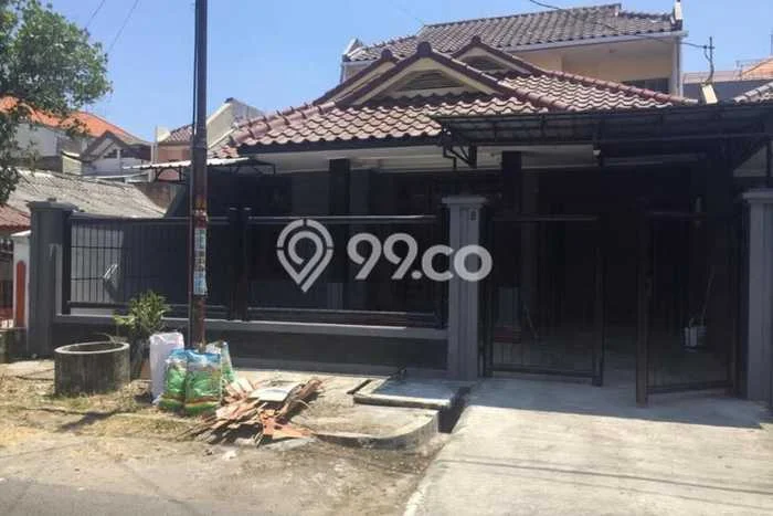 Jarang Ada! Rumah Kontrakan 4 Kamar Nyaman Siap Huni Dukuh Kupang Jarang Ada! Rumah Kontrakan 4 Kamar Nyaman Siap Huni Dukuh Kupang