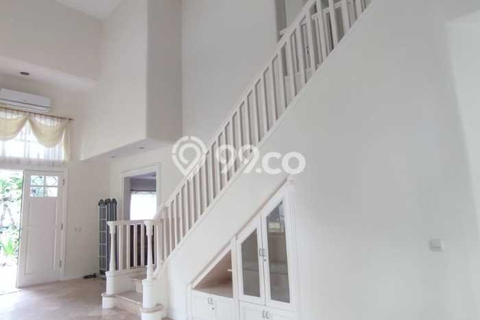 Rumah Disewakan Tangerang LT 395m2 LB 300m2 Kawasan Lippo Karawaci Rumah Disewakan Tangerang LT 395m2 LB 300m2 Kawasan Lippo Karawaci