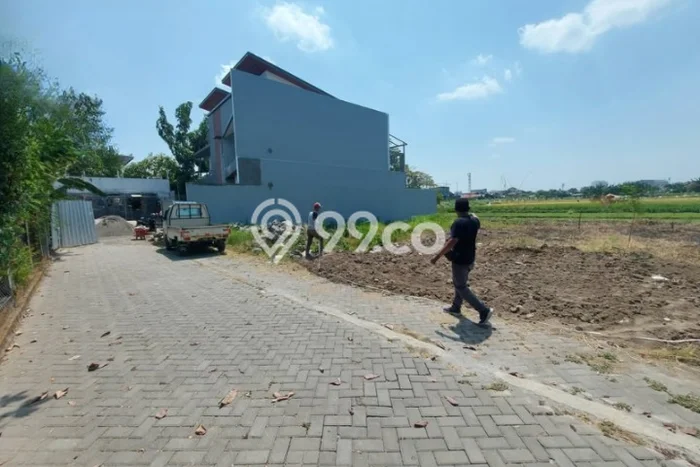 Tanah Dijual Lokasi Strategis di Sleman dengan Luas 214m2 Tanah Dijual Lokasi Strategis di Sleman dengan Luas 214m2