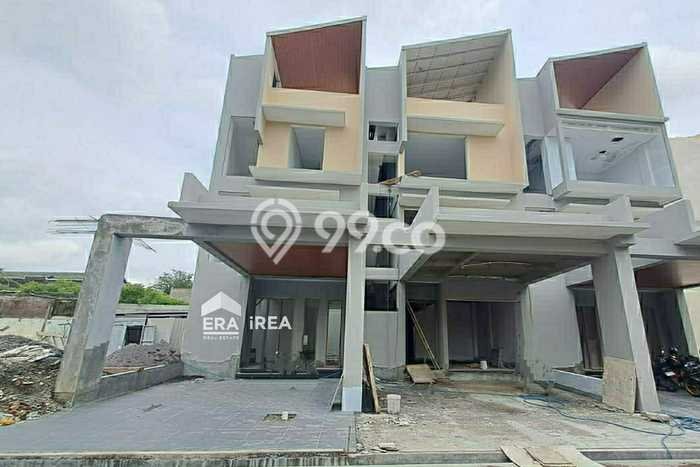 Rumah Elit LB 210m2 Siap Pakai Desain Elegan di Caturtunggal, Sleman Rumah Elit LB 210m2 Siap Pakai Desain Elegan di Caturtunggal, Sleman