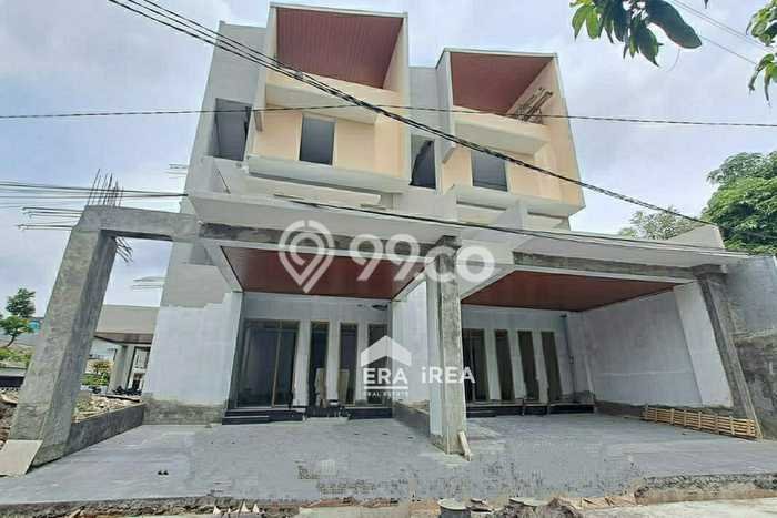 Rumah Elit LB 210m2 Siap Pakai Desain Elegan di Caturtunggal, Sleman Rumah Elit LB 210m2 Siap Pakai Desain Elegan di Caturtunggal, Sleman