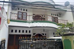 Rumah Strategis Modern Lb 220m2 di Jagakarsa, Jakarta Selatan Rumah Strategis Modern Lb 220m2 di Jagakarsa, Jakarta Selatan