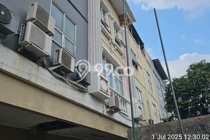 Ruko Dijual di Tebet Jakarta Selatan dengan LB 180m2 Ruko Dijual di Tebet Jakarta Selatan dengan LB 180m2