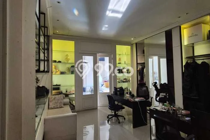 Unit Ruko Disewakan di Pluit di Area Ramai & Strategis Unit Ruko Disewakan di Pluit di Area Ramai & Strategis