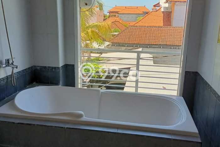 SEWA TERBAIK! Vila Kawasan , Luas 250m2m², Lingkungan Nyaman SEWA TERBAIK! Vila Kawasan , Luas 250m2m², Lingkungan Nyaman