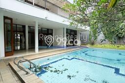 Jarang Ada! Rumah Sewa 5 Kamar Nyaman Siap Huni Pondok Indah Jarang Ada! Rumah Sewa 5 Kamar Nyaman Siap Huni Pondok Indah