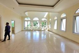 Disewakan! Rumah 5 Kamar Tidur &
4 Kamar Mandi di Pantai Indah Kapuk, Jakarta Utara Disewakan! Rumah 5 Kamar Tidur &
4 Kamar Mandi di Pantai Indah Kapuk, Jakarta Utara