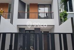 Dijual Rumah Luas Megah Dengan View Eksklusif di Meruya, Jakarta Barat Dijual Rumah Luas Megah Dengan View Eksklusif di Meruya, Jakarta Barat