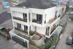 For Sale! Luxury House LT 240m2 Desain Modern di Jatibening For Sale! Luxury House LT 240m2 Desain Modern di Jatibening
